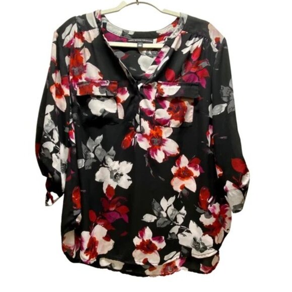 Torrid V- Neck Top Women's 1X Black Red Pink Floral Lightweight Roll Tab Sleeve - Picture 1 of 7